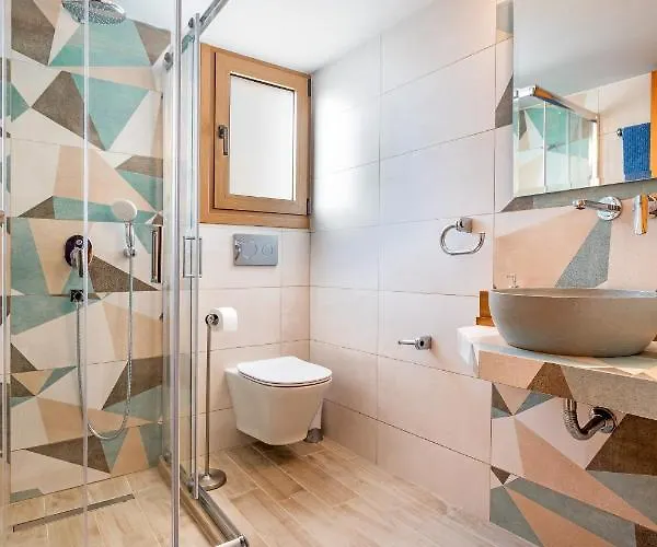 Alexandra's Cozy Sea View *