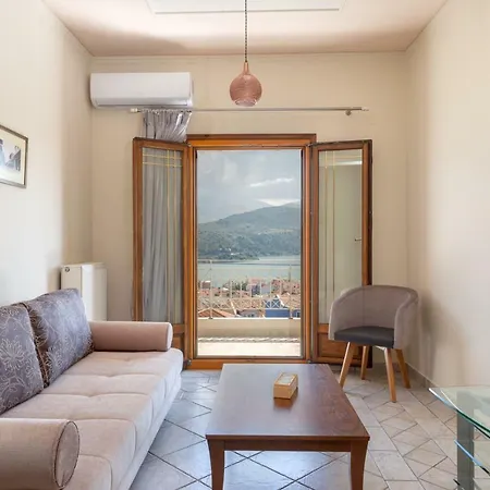 Alexandra's Cozy Sea View Apartment